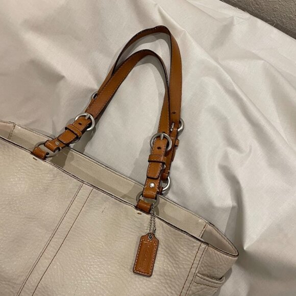 Coach Large Pebbled Leather Tote in Cream with Silvertone Hardware and Side Pock - Picture 11 of 12